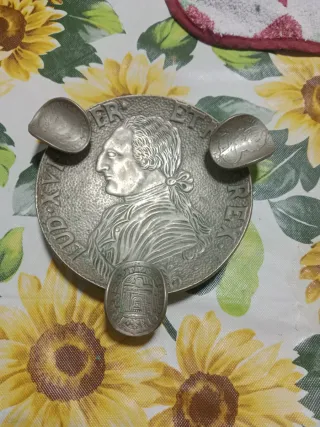Cenicero Medalla Conmemorativa y Monedas