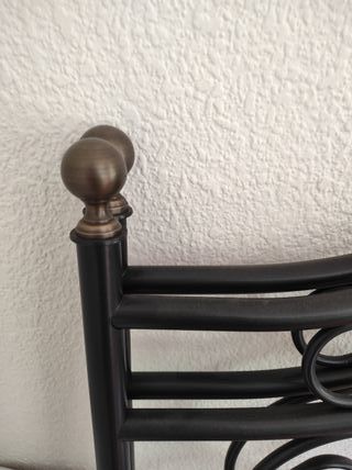 Cabezal de forja español negro y dorado