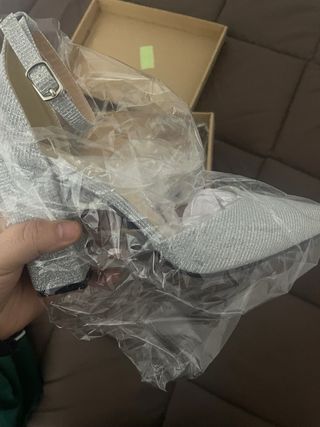 Zapatos de tacón plateados