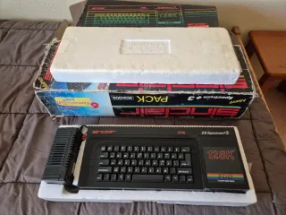 ZX Spectrum +3 128K con caja y manuales