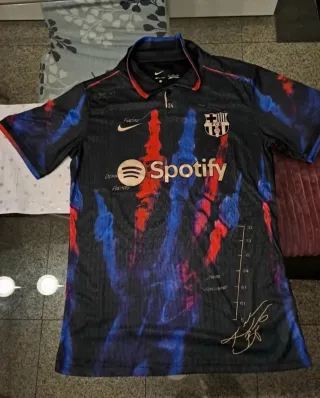 Camisola Edição Especial Barcelona Tamanho: L