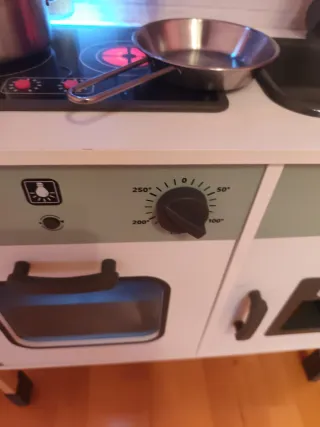 Cocinita de juguete con accesorios