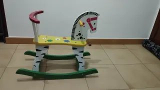 Caballito balancín infantil cebra