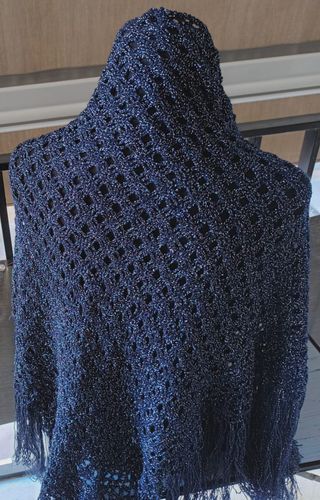 Chal tejido azul marino con hilo plateado