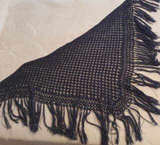 Chal tejido azul marino con hilo plateado