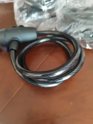 Candado de cable con llaves nuevo a estrenar