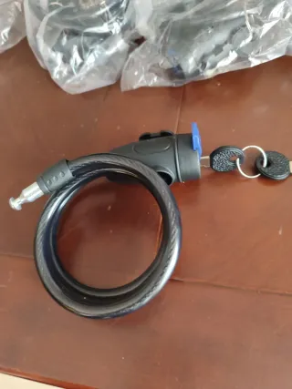 Candado de cable con llaves nuevo a estrenar