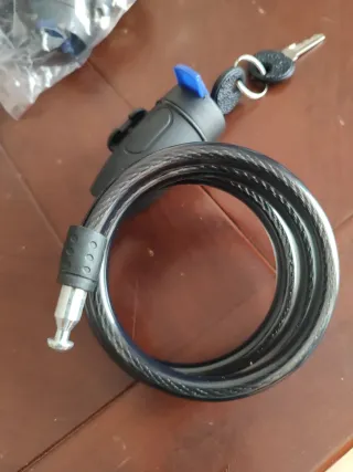 Candado de cable con llaves nuevo a estrenar