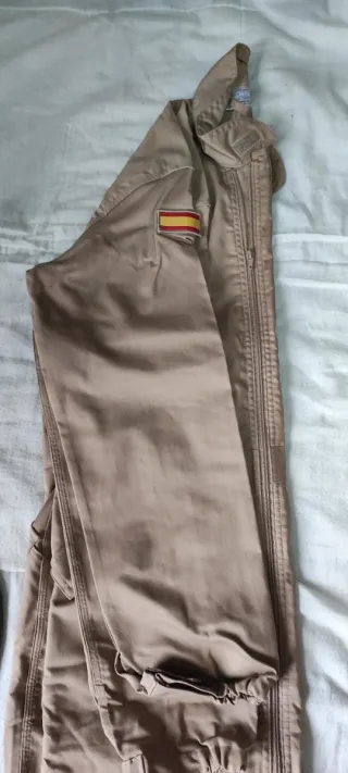 Mono de trabajo militar beige