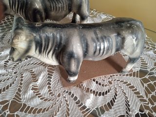 2 Figuras de Toros de Cartón