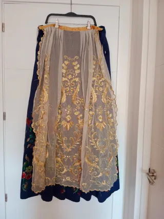 Traje  de  fallera a  l'Antiga. Falda pañal