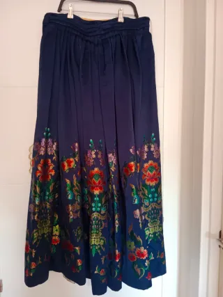 Traje  de  fallera a  l'Antiga. Falda pañal