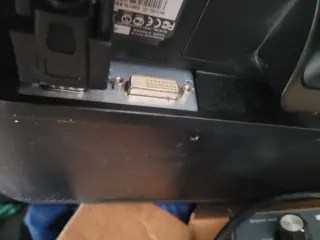 Monitor y Hodenador Negro con Windows 11 125 giga