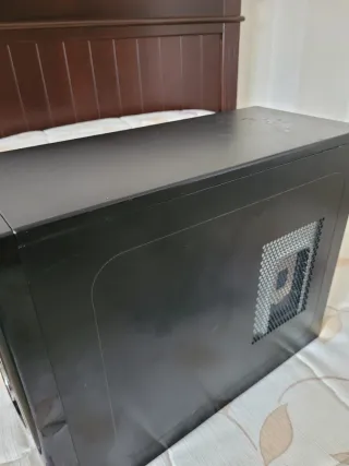 Monitor y Hodenador Negro con Windows 11 125 giga