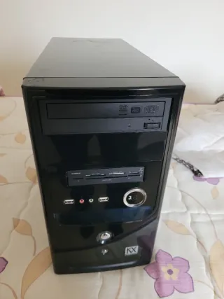 Monitor y Hodenador Negro con Windows 11 125 giga