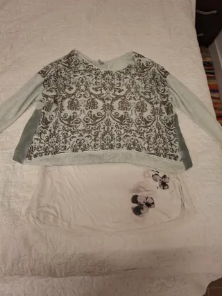 Camiseta Only floral gris y blanca