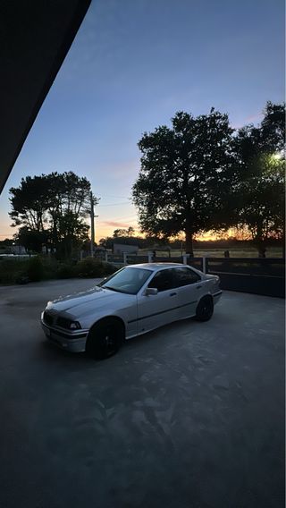 BMW E36 4 puertas