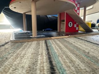 Parking con coches con gasolinera