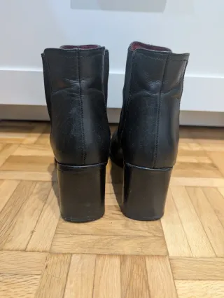Botines de piel negros Zara