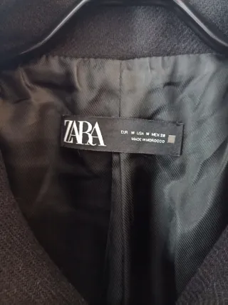 Abrigo Zara Negro con bolsillos