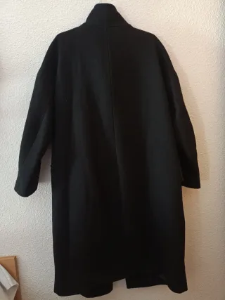 Abrigo Zara Negro con bolsillos