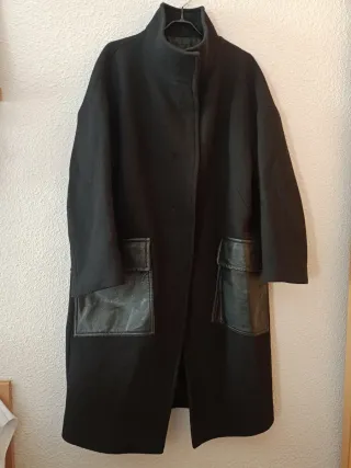 Abrigo Zara Negro con bolsillos