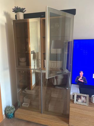 Mueble TV y Vitrina Madera y Cristal