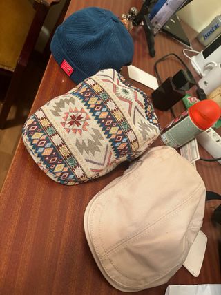 Lote 5 Gorros y Sombreros