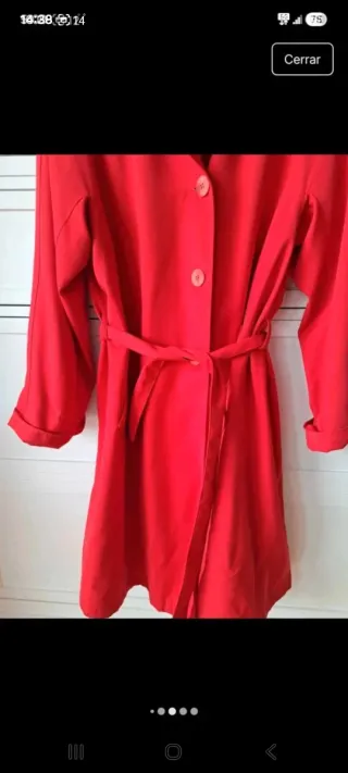 Gabardina roja mujer