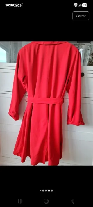 Gabardina roja mujer