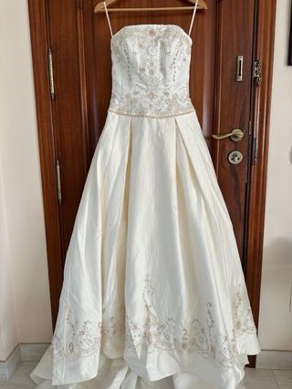 Vestido de Novia Blanco con Bordados