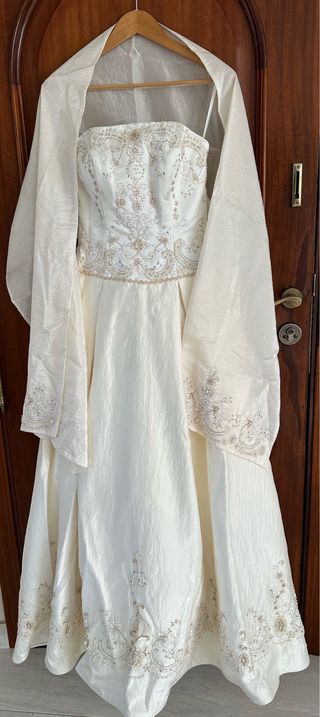 Vestido de Novia Blanco con Bordados