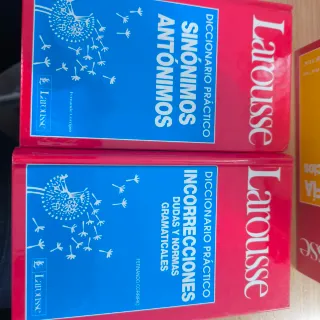 5 libros diccionario Larousse