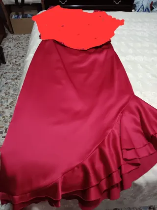 falda larga roja de raso