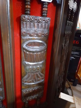 Barra de bar retro de madera y metal