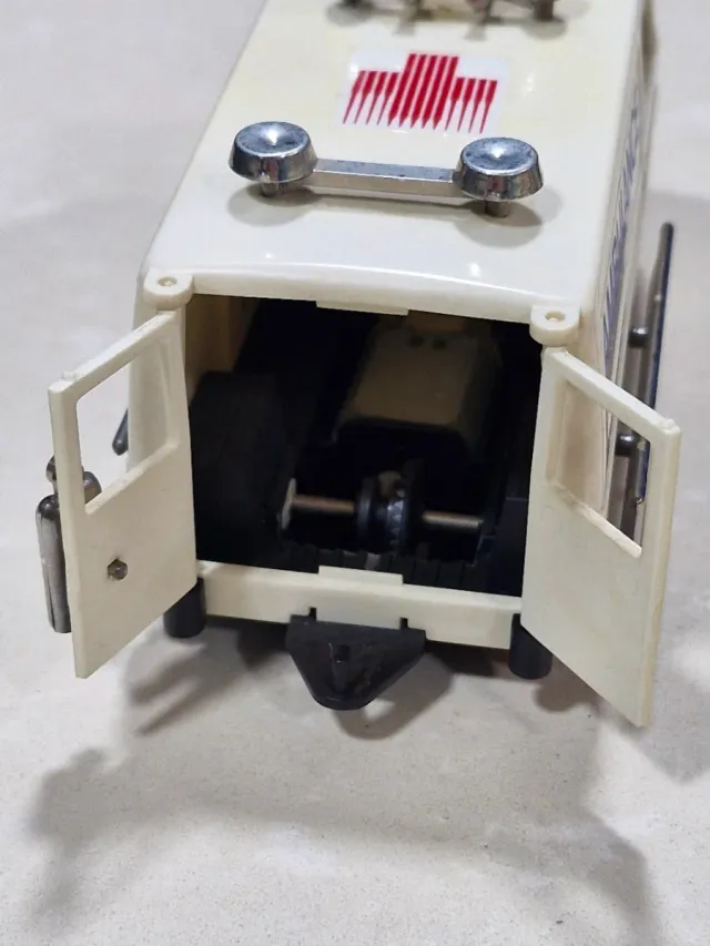 Ambulancia Scalextric slotizada