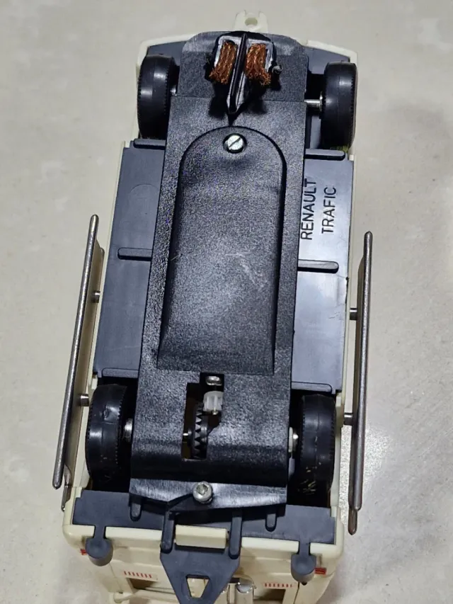 Ambulancia Scalextric slotizada