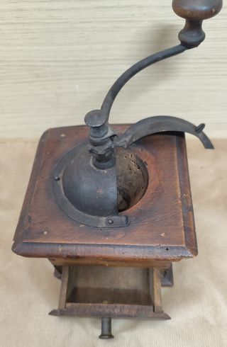 Molinillo de café Peugeot antiguo