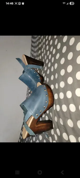 Sandalias de tacón de madera azul