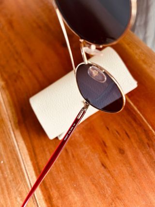 Gafas de sol Escada fucsias y doradas