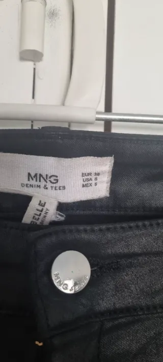 Pantalón efecto cuero Mango Talla S