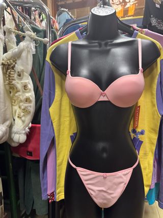 Conjunto Deidad sujetador push-up y tanga rosa