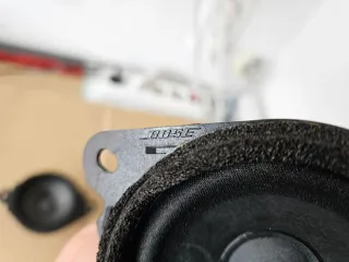 Altavoces medios Bose para coche