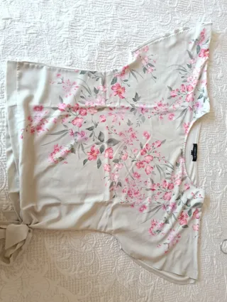 Blusa flores Cortefiel Talla M sin estrenar