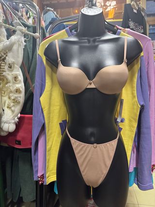 Conjunto Deidad sujetador push-up y tanga beige