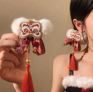 Diadema pelo león peluche y borla