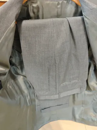 Trajes grises como nuevos