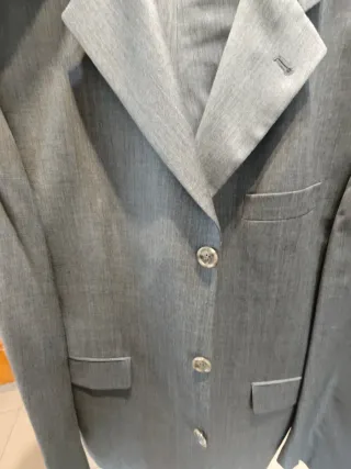 Trajes grises como nuevos