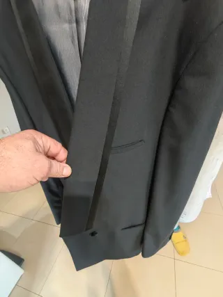 Trajes grises como nuevos