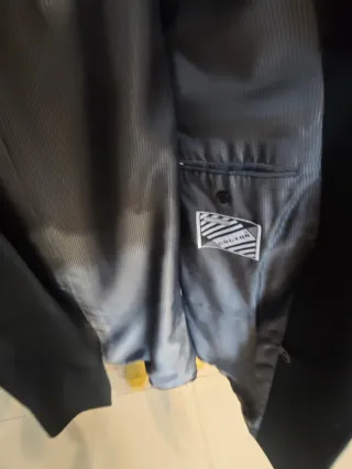 Trajes grises como nuevos